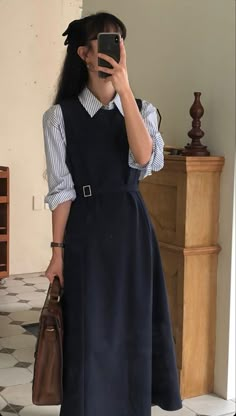 Professor Outfit Aesthetic, Modest Old Money Outfits Hijab, Realistic Work Outfits, Old Money Female Outfits, Old Money Modest Outfit, Modest Old Money Outfits, Modest Teacher Outfits, Professor Outfits, Casual Outfits Modest