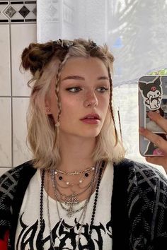 Look Grunge, Hair Inspiration Short, Peinados Fáciles Para Cabello Corto, Hair Stylies, Alternative Hair, Penteado Cabelo Curto, Cut My Hair, Hair Inspo Color