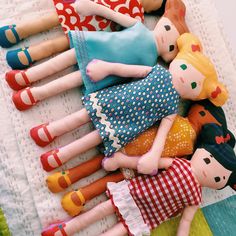 there are many dolls laying on top of each other in the same pattern and color