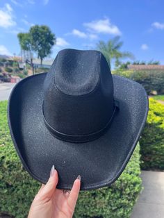 Beautiful black with shining  glitter cowgirl hat. Shines perfectly in the sun ☀️ Glitter Cowgirl Hat, Sparkle Cowgirl, Glitter Cowgirl, Chapeau Cowboy, Cowgirl Cowboy, Head Wear, Cowgirl Hat, Cow Girl, Cowgirl Hats