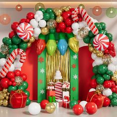 Christmas Balloon Garland, Christmas Arch, Candy Cane Gifts, Balloon Wreath, Canes Decor, Balloon Lights, Gold Confetti Balloons, Round Balloons, Garland Arch