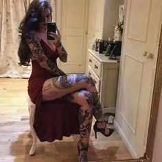 Woman With Tattoos, Mujeres Tattoo, Tattoed Women, Tattoed Girls, Hot Tattoos, Female Tattoo, Beauty Tattoos, Tattoo Models, Inked Girls