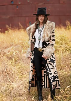 Our fall 2017 fashion feature pairs boots, blanket prints, and turquoise with luxurious layers that will transition into winter with style and ease. 00s Mode, Look Boho Chic, Boho Styl, Wilde Westen, Mode Hippie, Stil Boho, Western Outfits Women, Country Fashion, Western Wear For Women