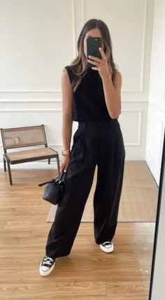 Goth Girl Spring Style Inspo Outfit For Photographers, Black Outfits For Hairstylist, All Black Outfit Spring, All Black Outfit 2023, All Black Outfit Casual Summer, Black Work Outfits Women Casual, Cool Corporate Outfits, Casual Black Outfits Women, Photographer Outfits For Women