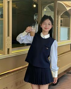 Chaebol Outfit, School Outfits Skirt, Chaebol Fashion, Cinema Outfit, Simple Style Outfits, Looks Pinterest, Preppy Clothes, Korean Casual Outfits, Casual Day Outfits