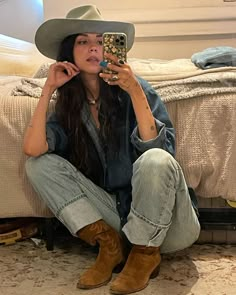 Cowboy Hat Outfit Woman, Oversized Denim Shirt, Suede Cowboy Boots, Brand Shoot, Boho Outfit, Hats Women, Fall Hats