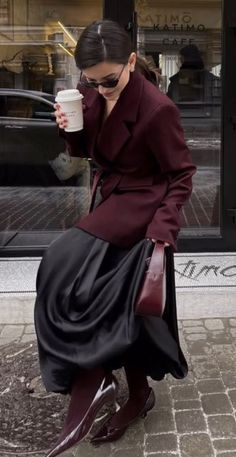 Burgundy Aesthetic Outfit, Corporate Attire Women, Chica Chola, Dinner Outfit Casual, Classy Business Outfits, Fun Office, Latina Outfits, Business Professional Outfits