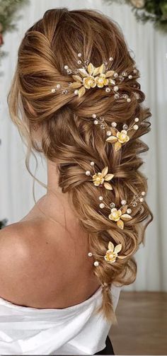 💍 --  -- 💍 Welcome to my luxury bridal boutique. Since I started making jewelry myself, my passion has been making it for others for that special day. Free delivery 🚚 FREE 30-day return policy✈️ 24 hour response time ✅ 💍 These luxury wedding hairpin set perfectly represents your beauty and love for your partner. You will receive in your package: 1 x Hair comb 3 x Hair Stick Item Size & Materials: Weight: 30g Hair comb size: 8cm x 6cm -- Return✈️: 30 days after purchasing the item. Return cos Wedding Hairstyles For Bride, Trimming Hair, Formal Hairstyles For Long Hair, Cute Hair Ideas, Cute Hair Accessories, Formal Hair, Wedding Hair Ideas, Wedding Hair Styles, Pretty Wedding Dresses