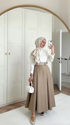 Classy outfit, beige nude skirt with a white old money shirt Beige Old Money Outfits, Old Hijab Style, Old Money Modest Outfit Hijab, Beige Outfits For Women Classy, Hijab Classic Outfit, Modesty Outfits Hijab, Hijab Fashion Work, Corporate Hijabi Outfit, Old Money Outfits With Skirt