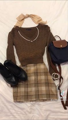 Cute Academia Outfits, Elegantes Party Outfit, Sunday Best Outfit, Outfit Images, Core Clothes, York Outfits, Blind Side, Formal Clothes, Romantic Academia