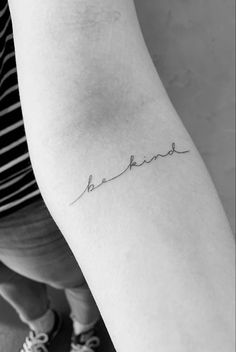 a woman's arm with the word be kind tattooed on her left side ribcage