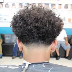 High Top Fade Haircut, Top Fade Haircut, Blowout Haircut, Popular Mens Hairstyles, Men Haircut Curly Hair, Taper Fade Haircut, Tapered Haircut