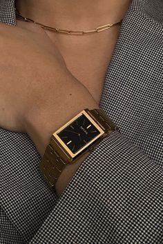 Classic Watches Women, Minimalist Watch Women, Aesthetic Watches, Woman Watches, Watch Aesthetic, Classic Watch Women, Classy Watch, Wrist Accessories, Fancy Watches