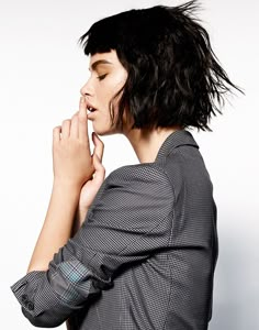 verano! Funky Bob, Bob Haircut For Girls, Hailey Clauson, Short Black Hair, Funky Hair, Mode Editorials, Short Shag, Short Bangs, Short Fringe