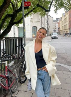 Effortless Spring Outfit, Matilda Djerf Style, Spring Inspo, Matilda Djerf, Corporate Outfits, Autumn Outfits, Stockholm Fashion, Blazer Outfits, Jeans Boyfriend