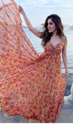 Stylish Actresses, Frock Fashion, Blouse Design Images, Diy Clothes And Shoes, Western Dress, Maxi Skirt Dress, Designer Dresses Casual