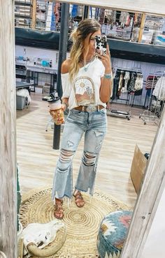 Relaxed Western Outfit, Boho Nashville Outfit, Western Feminine Outfits, Cute Southern Outfits Country Style, Hippy Country Outfit, Summer Punchy Outfits, Western Beach Outfit, Western Work Wear For Women, Western Hippie Outfits