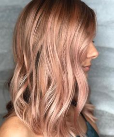 Champagne Blonde Hair Rose Gold, Natural Blonde Balayage, Hair Color Flamboyage, Gold Hair Dye, Champagne Blonde Hair, Hair Color Mahogany, Hair Color Chocolate, Hair Color Crazy, Boring Hair