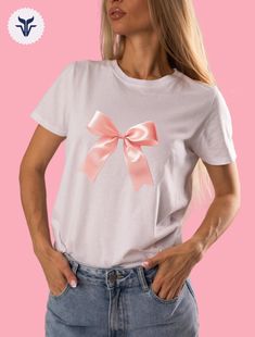 Cute Pink T-shirt With Bow, Trendy White Tops With Bow Print, Cotton Crew Neck T-shirt With Bow Print, Cotton Crew Neck Top With Bow Print, White Casual Tops With Bow Print, Trendy White Top With Bow Print, Casual White Tops With Bow Print, Cute Cotton T-shirt With Pink Bow, Cute White Top With Bow