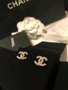 قلادات متدلية, Chanel Aesthetic, Chanel Earrings