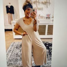 New1xboho Chic Cream Wide Leg Jumper Jumpsuit With Pockets- Plus Size Gorgeous & Unique Wide Leg Jumpsuit Fabulous Cream Color & Figure Flattering Fit Easy, Breezy Boho Chic Energy Style Meets Ultimate Comfort 1x - 18/20- Stretchy- Can Be Sized Up Or Down Approx. Hand Measurements: Bust 40”+ Length 32” Machine Wash Cold/Hang Dry Made In The Usa Handpicked With Love Boutique Piecenwt Love, Cj Posh Ambassador Est. 2018 -Top Seller -Top Sharer 300+ Love Notes Over 480+ Orders Confidently Sharing Qu Bohemian Jumpsuit, Wide Leg Jumper, Casual Comfy Outfit, Minimalist Bohemian, Pocket Jumpsuit, Plus Size Romper, Comfy Outfit, Romper Outfit, Printed Jumpsuit