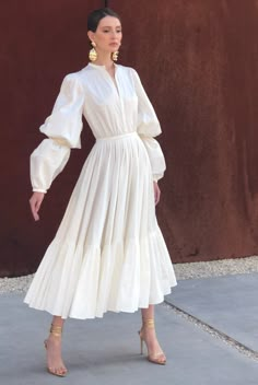 Latest Abaya, Elegance Dress, Simple White Dress, Chic Evening Dress, Elegant Outfit Classy, Classy Dresses, Grooming Tips, Classy Fashion, Dresses Ideas