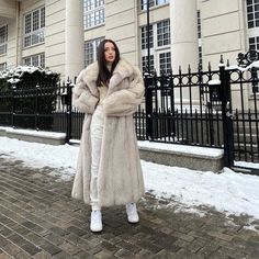 Mink Coats Outfit, Brown Fur Coat Outfit, Bridal Dress Pakistani, Fur Coat Aesthetic, Fashion Week Aesthetic, Autumn Fashion Work, Brown Fur Coat, Fashionable Nails