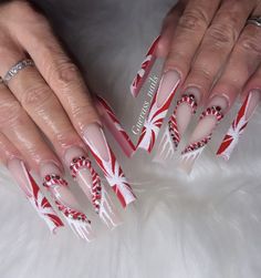 Peppermint Nails, Holiday Nails Diy, Classic Nail Art, Christmas Nail Colors, Crazy Nail Art, New Years Eve Nails, Candy Cane Nails, Holiday Nail Designs, Trendy Nail Art Designs