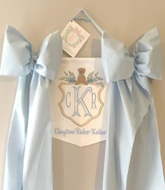 a blue bow hanging from the side of a wall next to a sign that says c kr