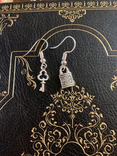 Small, mismatched lock and key earrings. Lightweight and cute. Lock And Key Earrings, Skeleton Key Earrings, Vintage Key Necklace Jewelry, Skelton Key Jewelry, Key Necklace Vintage, Unique Key, Wooden Bead Necklaces, Food Earrings, Lock And Key