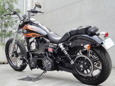 a black motorcycle parked next to a building