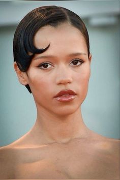 Jada Pickett Short Hair, Taylor Russell Eyebrows, Taylor Russel Makeup, Taylor Russell Makeup, Taylor Russell Short Hair, Taylor Russell Hair, Taylor Russell Aesthetic, 1960s Hairstyles, Kort Bob