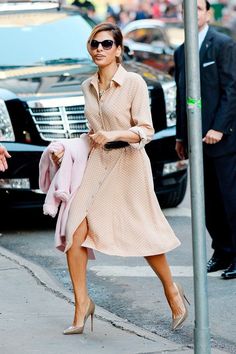 City Chic Fashion, Shirtdress Outfit, Mode Chanel, Shirtwaist Dress, Looks Street Style, Family Photo Outfits, Style Chic, Casual Summer Outfits