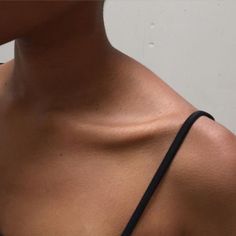 the back of a woman's neck with no shirt on