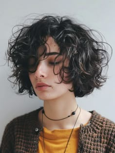 Stylish Curly Bob Haircuts for a Fresh Look Curly Hair Characters Halloween, Bold Hair Color Ideas, Silver And White Hair, Curly Bob Haircuts, Short Curly Hair Styles, Bob Hairstyle Ideas, Curly Bobs, Characters Halloween, Short Hairstyle Ideas