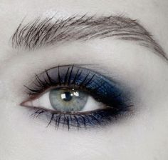 Blue Grunge Makeup, Dark Blue Eyeshadow Looks, Blue And Black Eyeshadow, Smokey Eye With Blue, Smokey Blue Eyeshadow, Blue And Black Makeup, Dark Blue Eyeliner, Dark Blue Makeup Looks, Dark Blue Eye Makeup