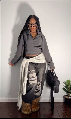 #fashion #outfits #outfitidea #blackgirl #fashionista Cool Girl Outfits Black Woman, Winter Clothes Aesthetic Y2k, New York Aesthetic Clothes, Winter Street Wear Black Woman, Streetwear Fashion Black Women Winter, Clothing Combos Outfit Ideas, 80 Degree Fall Outfits, Crewneck Outfit Black Women, Outfits With Braids Black Women