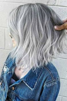 Short Bob Haircut With Silver Hair #bobhaircut #shortbob ★ A silver hair color is trendy nowadays. The hues vary from ashy grey to platinum white to dark grey. Choose a flattering and cool shade. ★ See more: http://glaminati.com/silver-hair/ #silverhair #silverhairstyle #silverhaircolor #glaminati #lifestyle Hair Color Grey Silver, Grey Balayage, Gray Balayage, Bentuk Alis, Balayage Bob, Grey Blonde, Silver Hair Color, White Highlights, Silver Grey Hair