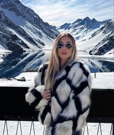 Outfit Neve, Snow Poses, Winter Outfits Canada, Looks Pinterest, Ootd Winter, Winter Photoshoot, Winter Fashion Outfits Casual