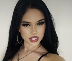 Maddie Lindemann Makeup, Maggie Lindemann Short Hair, Maggie Lindemann Makeup, Maneater Makeup, Maddie Lindemann, Latina Makeup Tutorial, Y2k Pictures, Emo Baddie, Dark Features