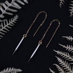 Add a touch of natural beauty to your look with these stunning porcupine quill earrings.  Each quill is carefully harvested and cleaned, then arranged in a delicate pattern to create a unique and eye-catching piece.  The lightweight design ensures all-day comfort, so you can wear these earrings with confidence. Your item will arrive in a beautiful packaged in a gift box, perfect for giving to a friend, or just to keep it for yourself! Pair these earrings with this beautiful necklace for a comple Porcupine Quill Jewelry, Porcupine Quill Earrings, Quill Earrings, Line Earrings, Jewelry Western, Earrings Western, Beth Dutton, Porcupine Quills, Western Outfit