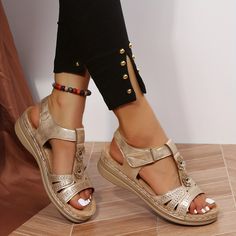 Precio bajo con envío gratis para usuario nuevo. Low Wedge Sandals, T Strap Shoes, Sandal Platform, Ankle Strap Shoes, Faux Leather Heels, Leather Wedge Sandals, Beach Shoes, Casual Sandals