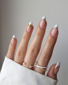 French Manicure Glitter, Unghie Sfumate, French Tip Nail Designs, Traditional Motifs, Festival Nails, Elegant Nails, Classy Nails, Short Acrylic Nails