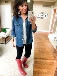 7 Ways to Wear a Denim Shirt - Cyndi Spivey Outfits With Blue Jean Jackets, How To Style A Jean Button Up Shirt, Denim Shirts For Women, How To Wear A Denim Shirt, Denim Button Up Shirt Outfit, Sonus Festival, Blue Shirt With Jeans, Denim Shirt Outfit, Cyndi Spivey