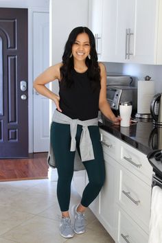 Teal Leggings Outfit, Teal Pants Outfit, Arizona Travel Outfits, Day Hike Outfit, Winter Summer Outfits, Teal Pants, Teal Leggings, Athleisure Looks, Outfit Hiking