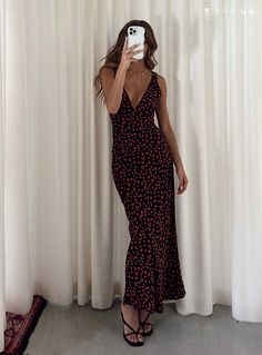 Nellie maxi dress black/red floral Long Fitted Dresses, Polka Dot Maxi Dresses, V Neck Midi Dress, Mode Inspo, Maxi Gowns, Buy Now Pay Later, Types Of Skirts, Black Maxi Dress, Black Long Sleeve