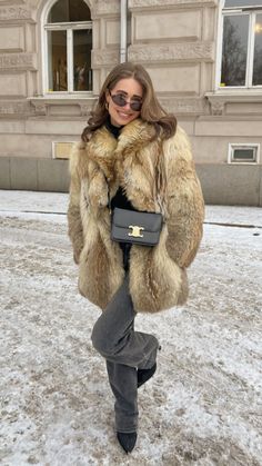 Silver Coat Outfit, Long Fur Coat Outfit, White Fur Coat Outfit, Winter Fur Coat Aesthetic, Chic Fluffy Fitted Fur Coat, Winter Fur Outfits Aesthetic, Fur Coat Aesthetic, Old Money Fur Coat, Fur Coat Outfits