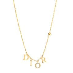 This is an authentic CHRISTIAN DIOR Crystal Dio(r)evolution Necklace in Gold. This stylish necklace is crafted of a gold chain with a crystal "DIOR" logo. Luxury Necklace Gold, Accessories Dior, Dior Accessories, Dior Jewellery, Christian Dior Jewelry, Doir Necklace, Necklace Dior, Dior Jewelry Necklace, Christian Dior Necklace