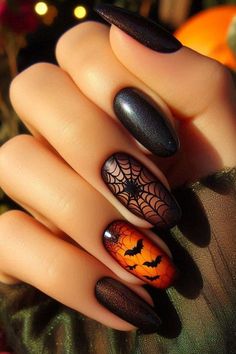 Almonds Halloween Nails, Halloween Short Nails Simple, Square Acrylic Halloween Nails, Kids Halloween Nail Ideas, Simple October Nails Acrylic, Halloween Nails Gel Almond, Cut Halloween Nails, Short Natural Nail Halloween Designs