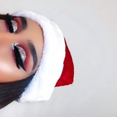 Crismas Makeup Look, Easy Christmas Eyeshadow Looks, Christmas Eye Looks, Red Christmas Makeup, Christmas Glam Makeup, Easy Christmas Makeup Looks, Christmas Eye Makeup Ideas, Christmas Eyeshadow Looks